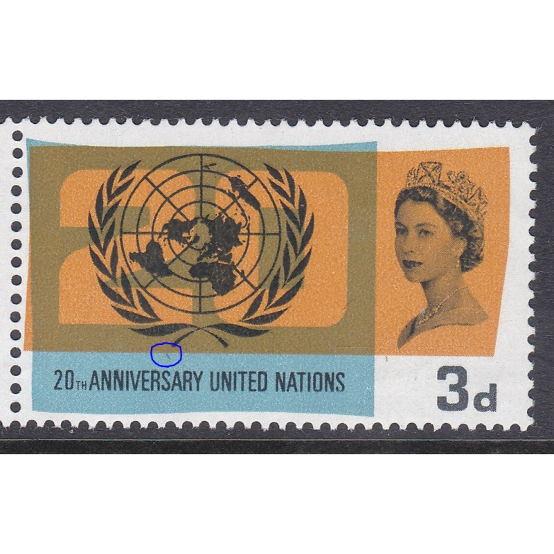 Sg 681c 1965 United Nations 3d (Ord) strip of 3 flying saucer retouch U M